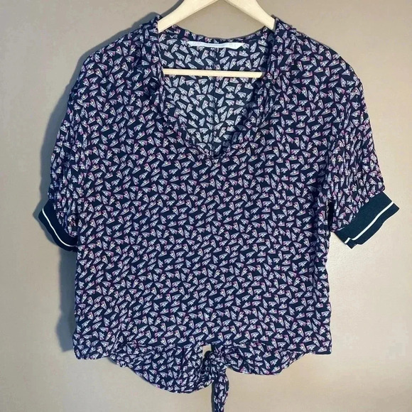 Zara sneakers print  tie knit back blouse - Picture 1 of 6